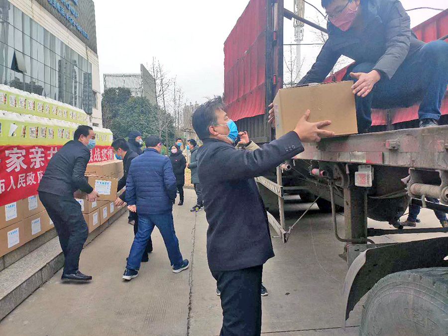 2月15日尊龙凯时人生就是搏集团卖力运送洛阳市志愿信阳防疫物资